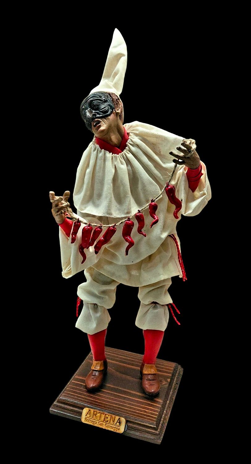Pulcinella with cornicelli measures 35 cm
