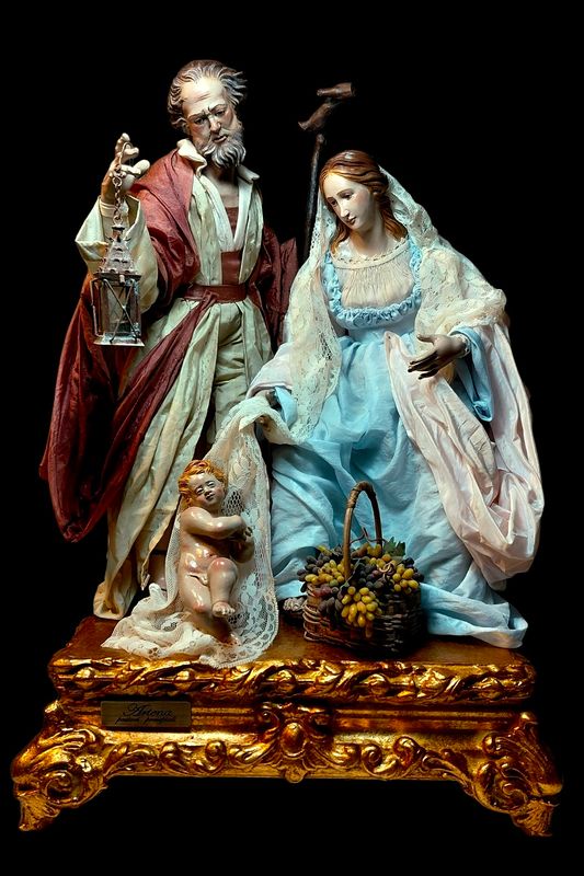 Belén napolitano del siglo XVIII con figura de madera del Niño Jesús.
