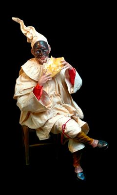 Estatuilla de Pulcinella comiendo pizza frita, altura 32 cm