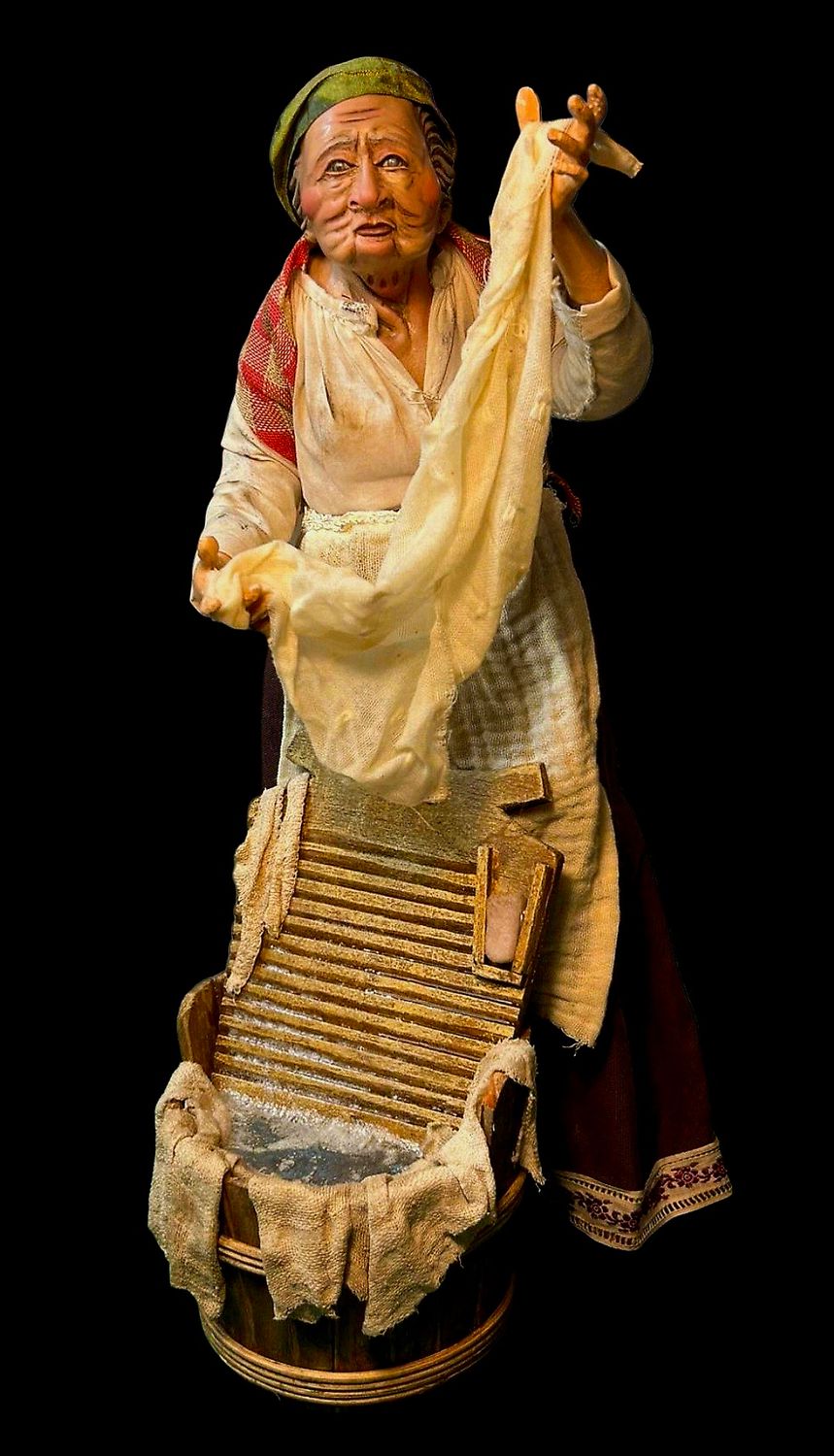 Commoner washerwoman from the Neapolitan nativity scene - size 33 cm