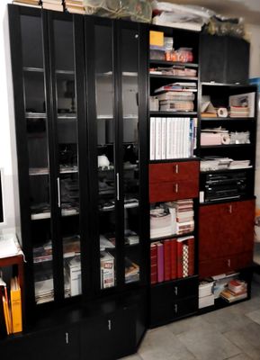 Stubenschrank massiv, schwarz-mahagoni - ohne Dekoration