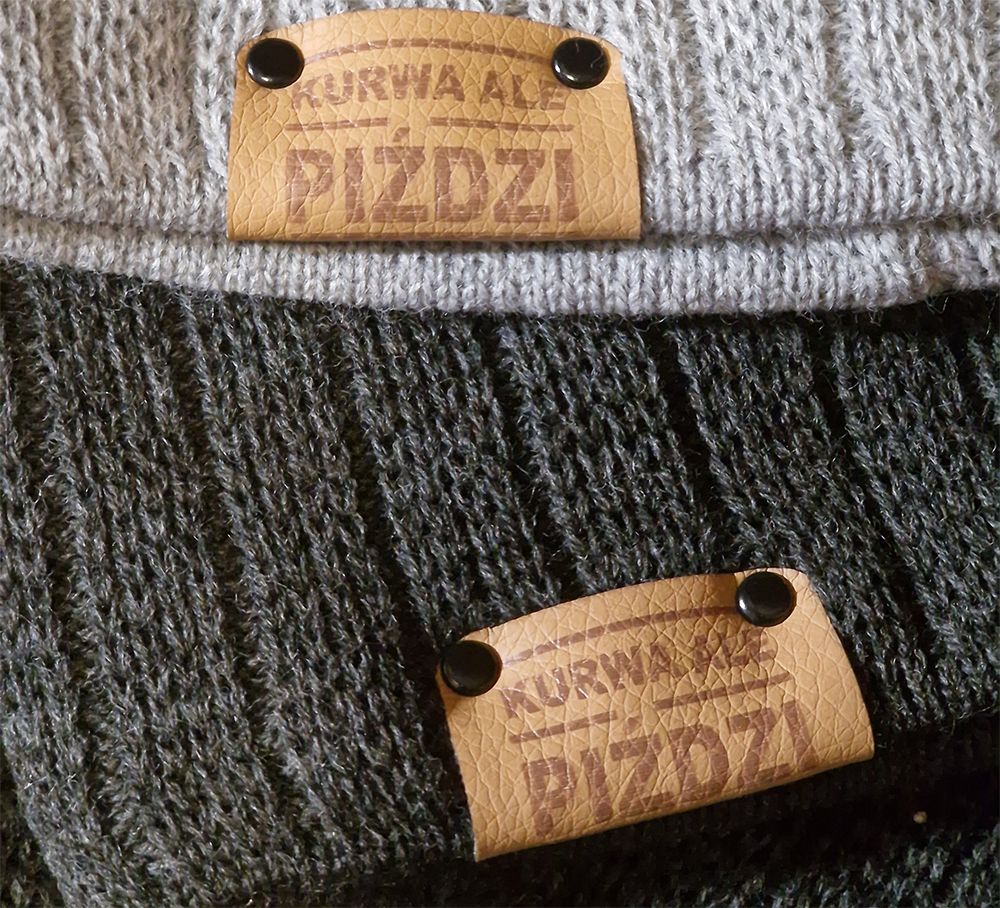 Czapka Kurwa ale piździ /  SZARA