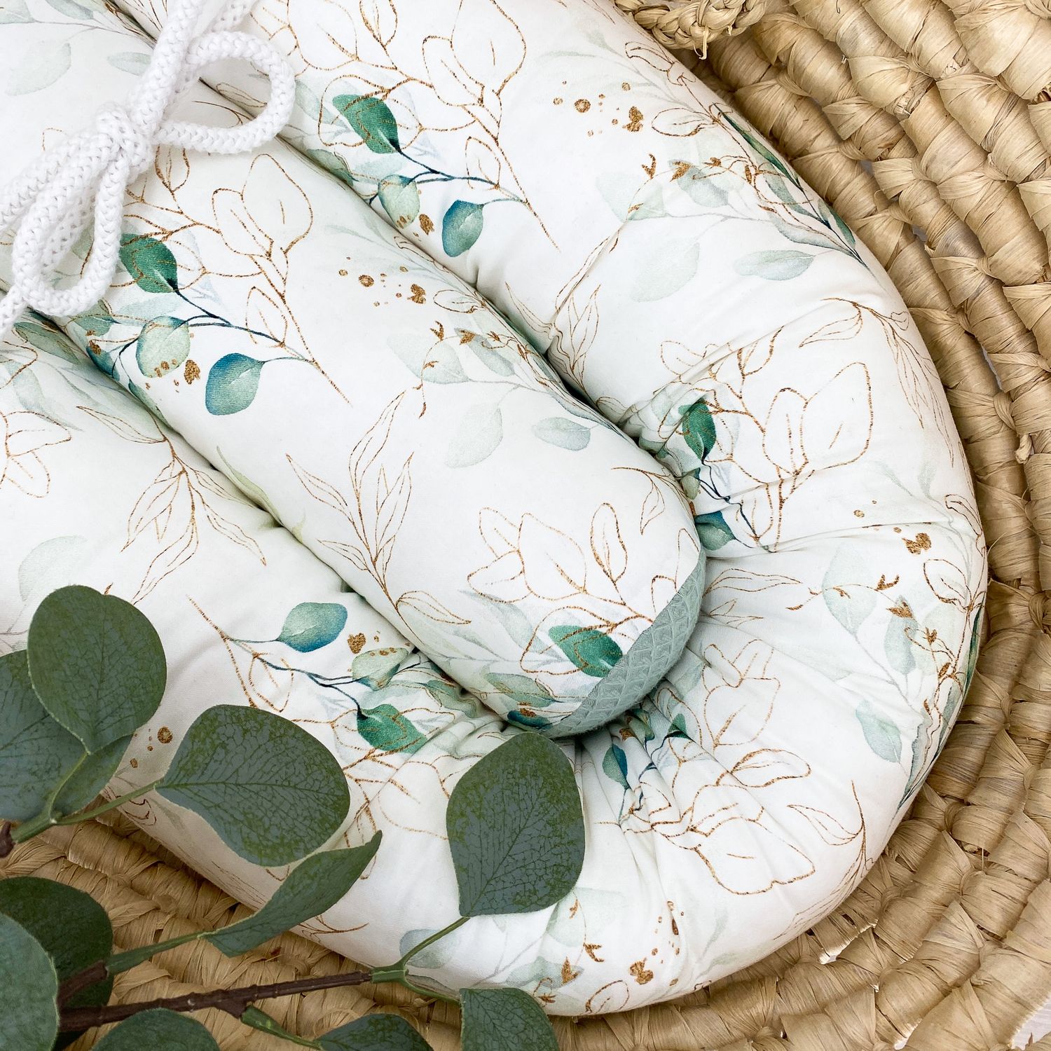 Bettschlange Baby - Nestchenschlange für Babybett und Wickeltisch - Golden Eukalyptus Mintgrün