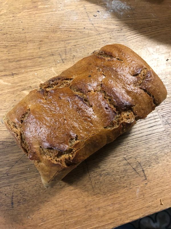 Chleb żytni z suszoną śliwką
