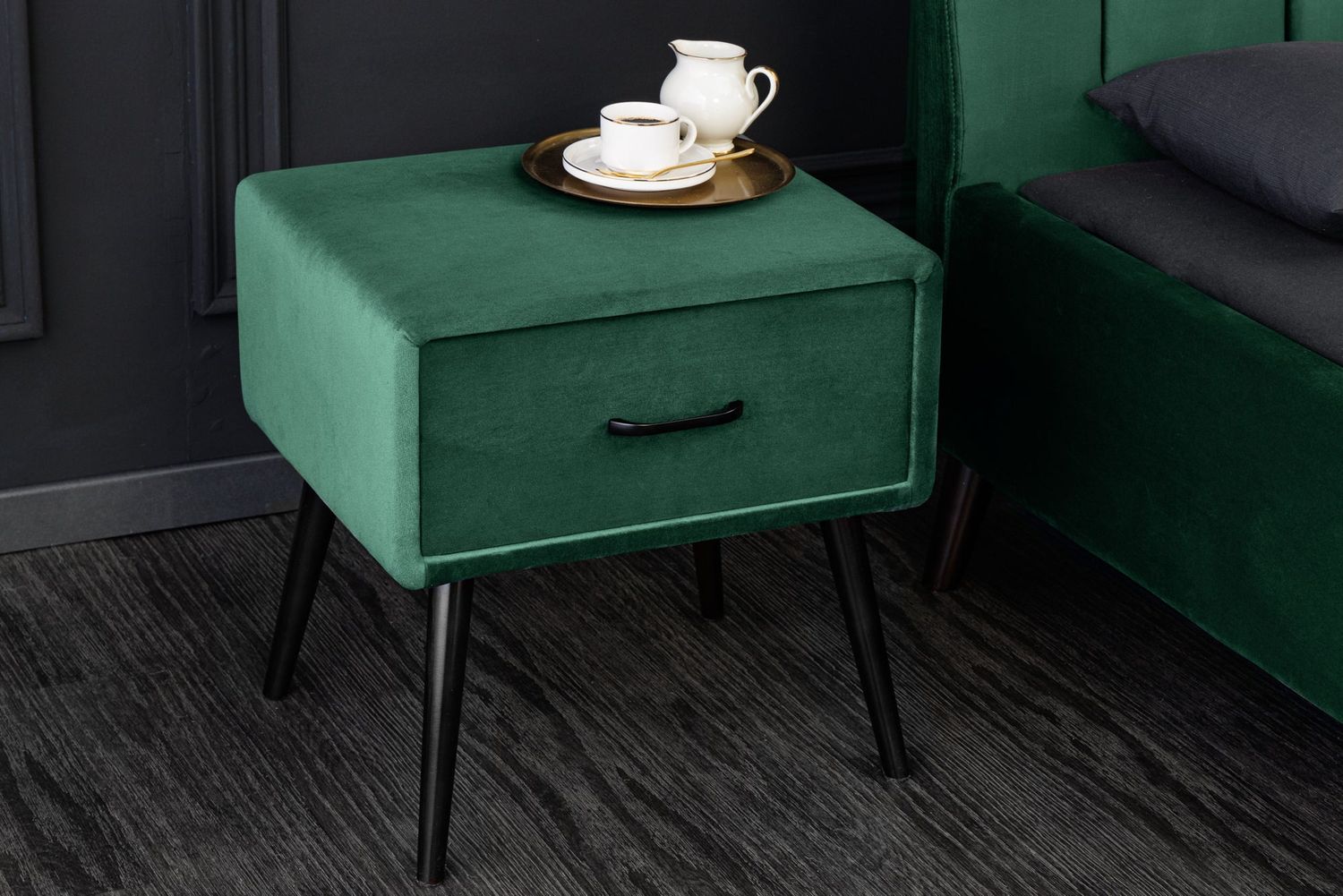 Table de chevet années soixante 50 cm velours vert foncé - 41019