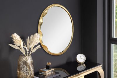 Miroir mural PORTRAIT 55 cm, cadre ondulé en métal doré, fait main - 46099