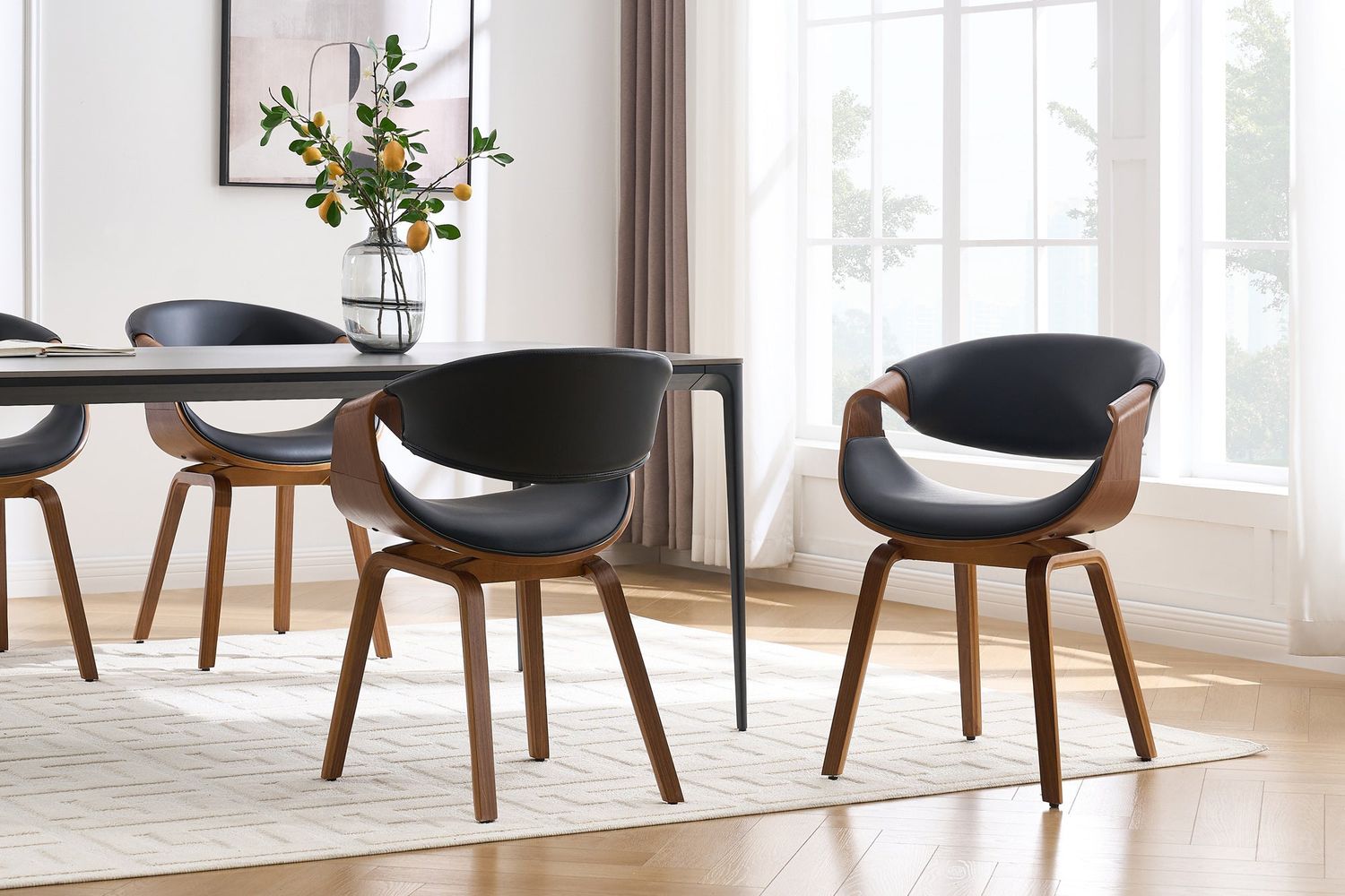 Chaise ORGANIC avec accoudoirs, revêtement en similicuir noir et structure imitation bois de noyer, style rétro - 46666