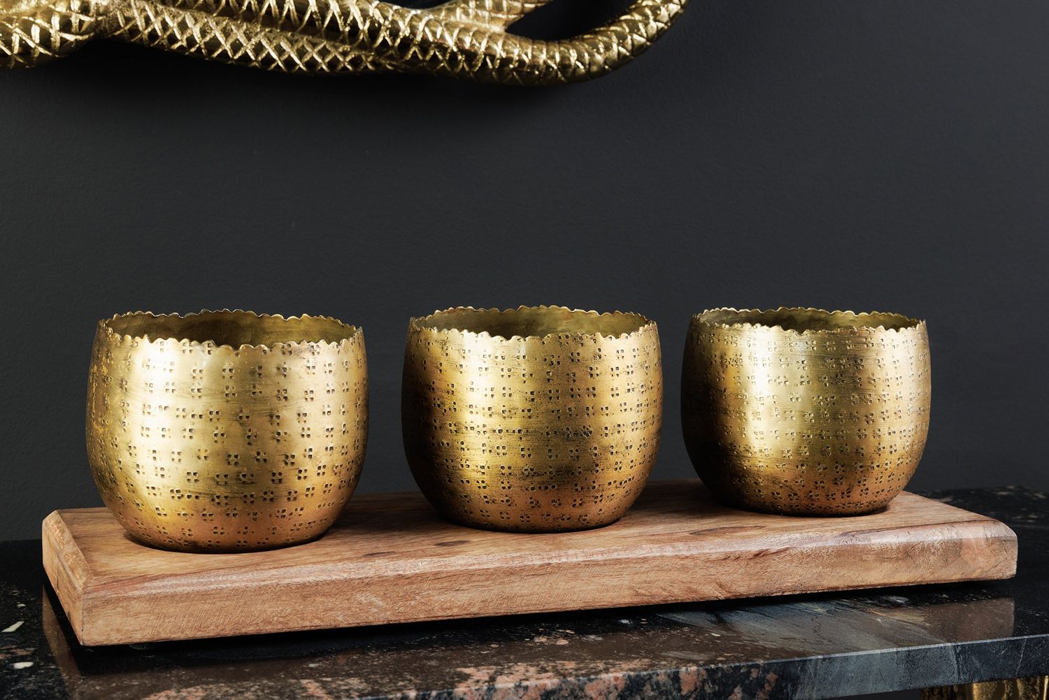 Ensemble de 3 bols ORIENT, finition martelée, base en bois de manguier naturel doré - 44895