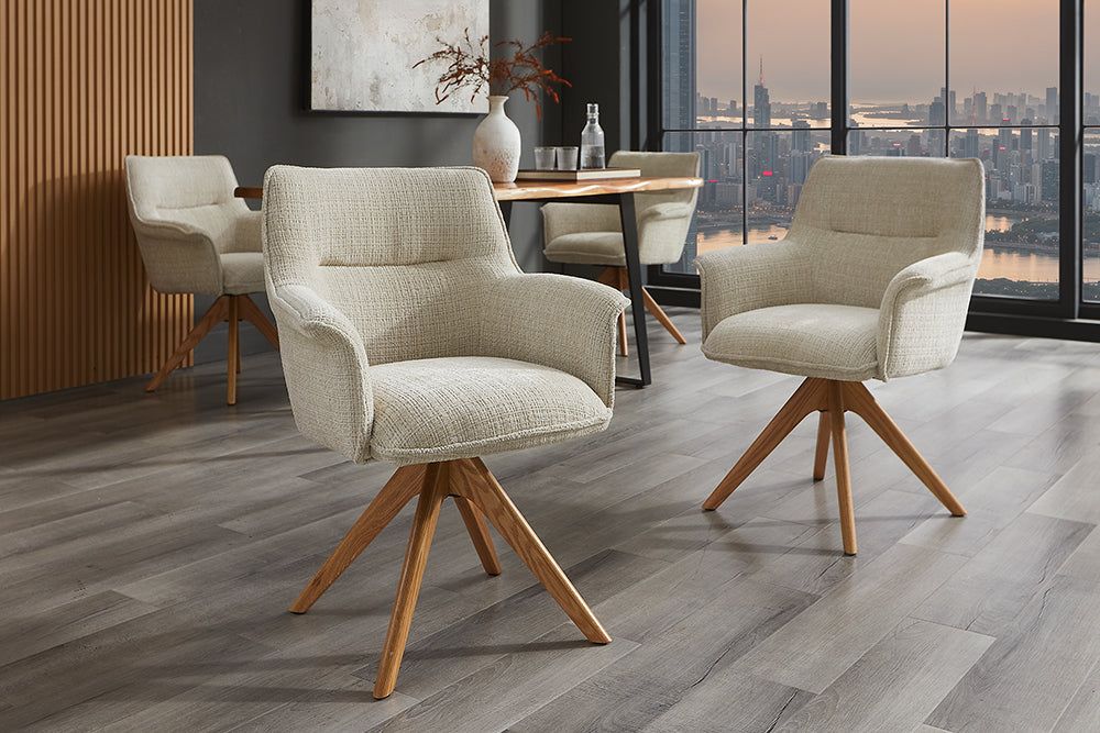 Fauteuil pivotant LE GRAND, rotation à 180°, revêtement en chenille beige, accoudoirs et pieds en chêne - 47475