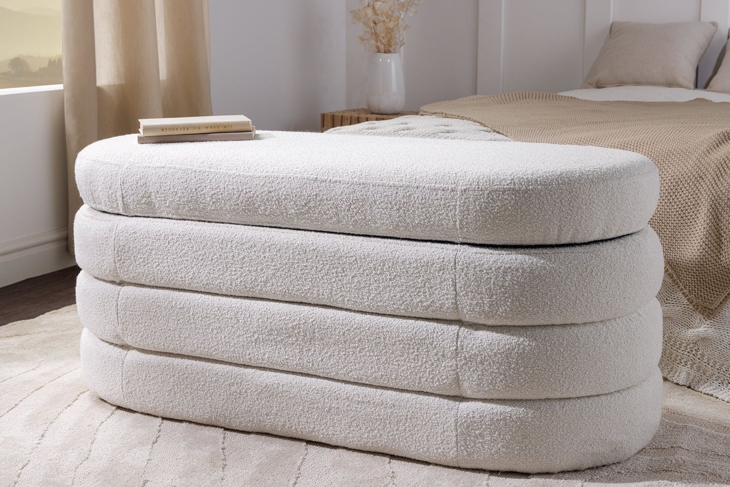 Banquette-coffre VOQUE 115 cm en tissu bouclé blanc crème avec assise rembourrée et espace de rangement - 43387