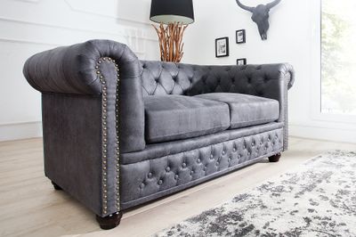 Canapé CHESTERFIELD 2 places aspect antique en microfibre grise - 37390