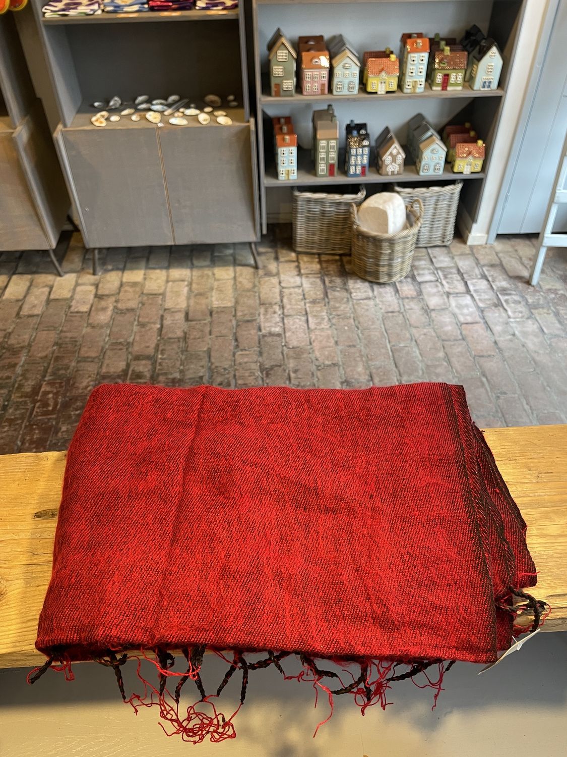 Sjaal Met Verhaal Sjaals, Colour: Sjaal Donkerrood