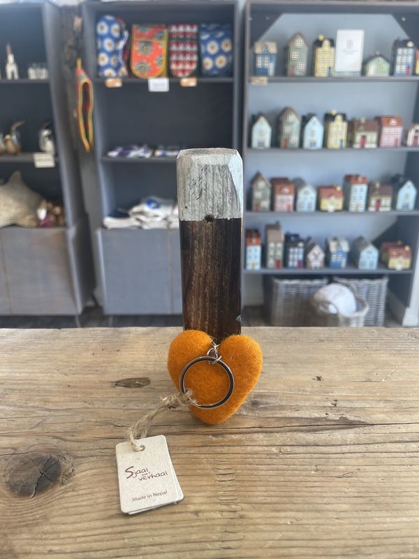 Sjaal Met Verhaal Sleutelhanger Hart Oranje