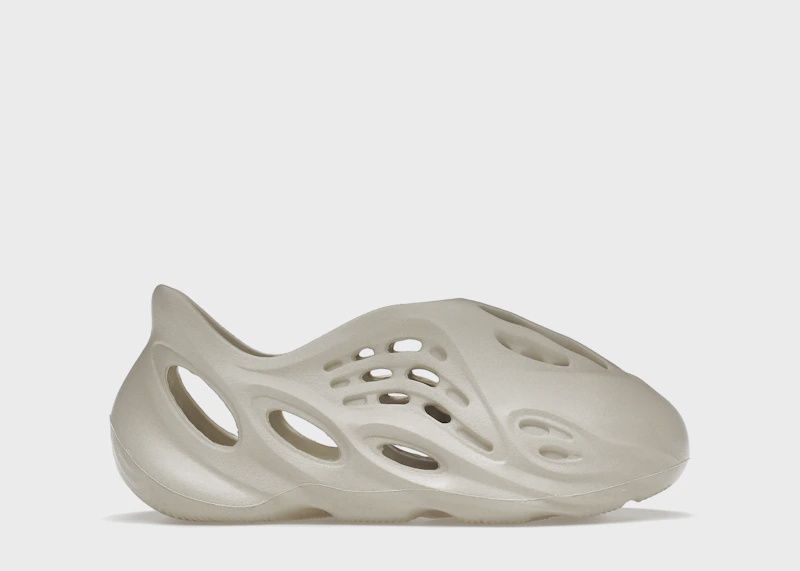 adidas Yeezy Foam RNNR Sand • New