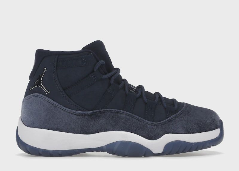 Jordan 11 Retro Midnight Navy (W) 9 • New