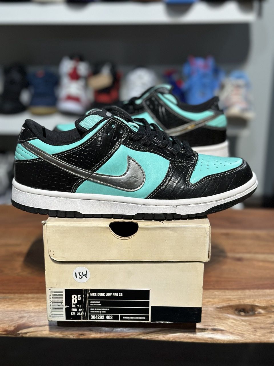 Nike SB Dunk Low Diamond Supply Co. Pre-Owned, Shoe Size: US M 8.5, Product Condition: Pre-Owned
