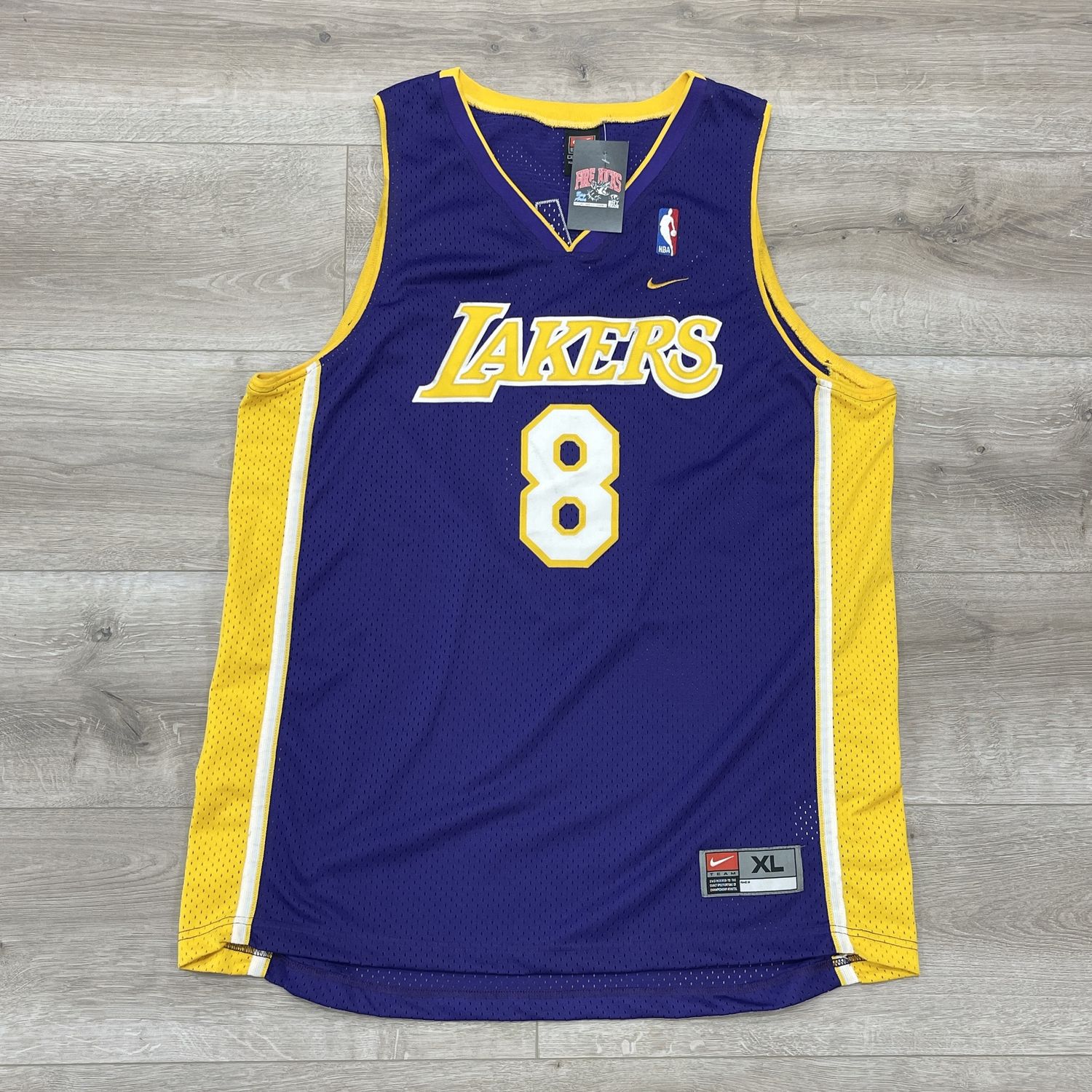 Vintage Los Angeles Lakers Kobe Bryant #8 Jersey size XL Pre-Owned