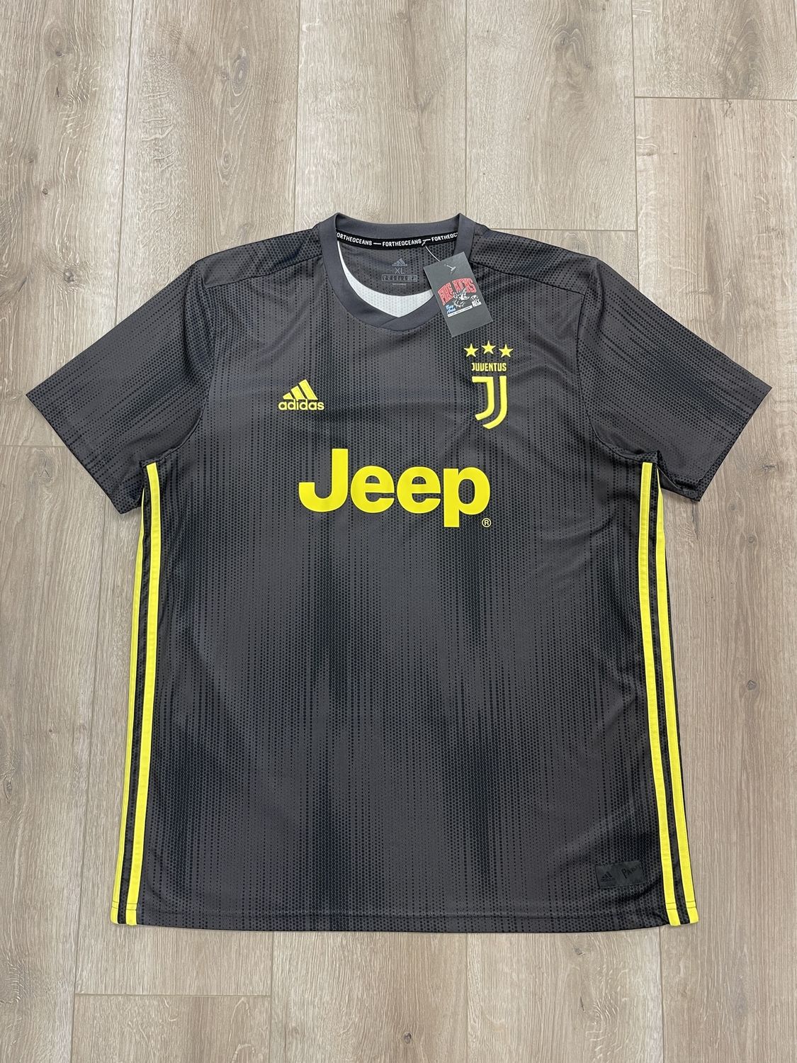 Adidas Men&#39;s Juventus Third Jersey size XL Pre-Owned