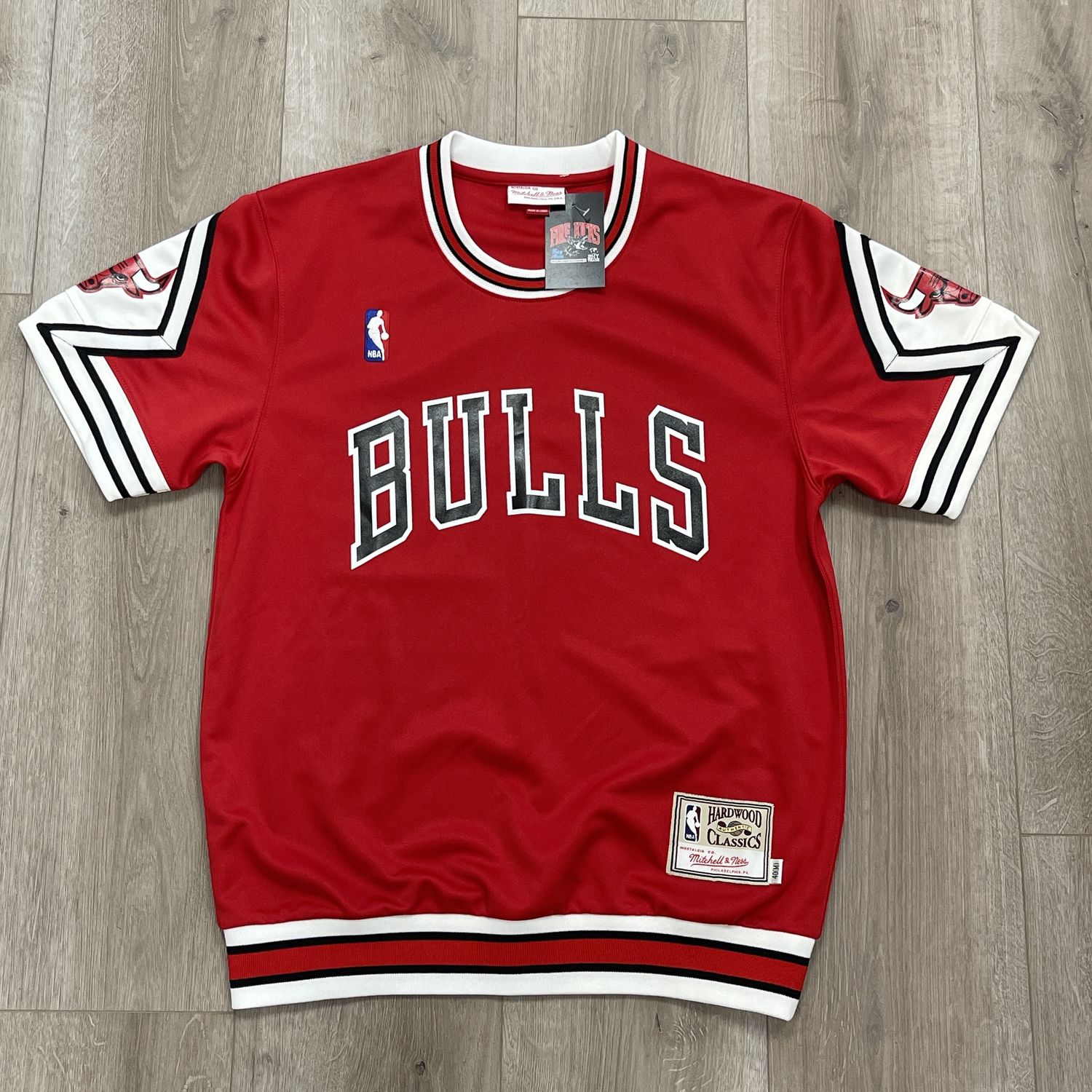 Mitchell &amp; Ness Authentic Chicago Bulls 1987-88 Shooting Shirt size Medium Pre-Owned