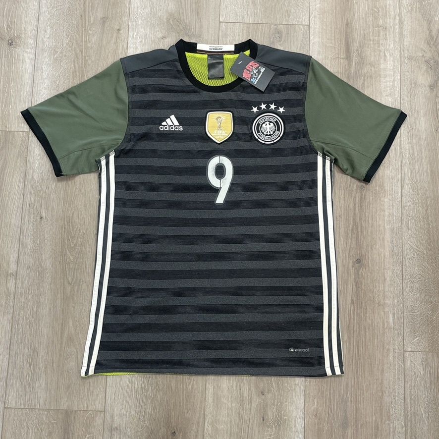 Adidas Germany 2016-2017 Away Shirt / Jersey size Medium Pre-Owned