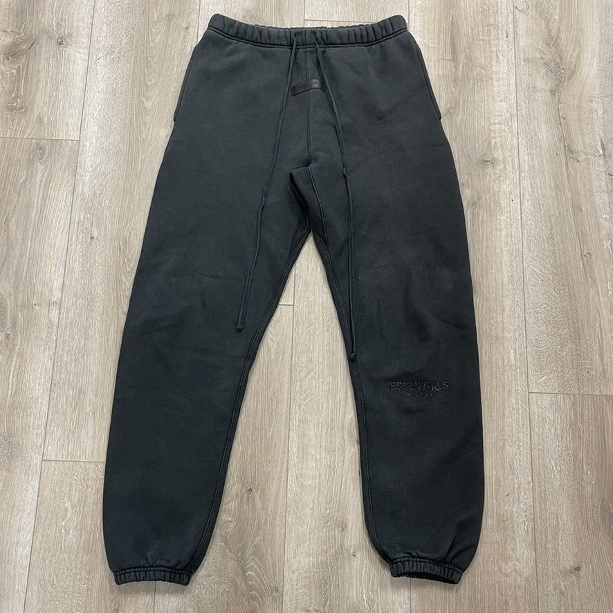 Essentials Black Sweatpants size Medium Pre-Owned