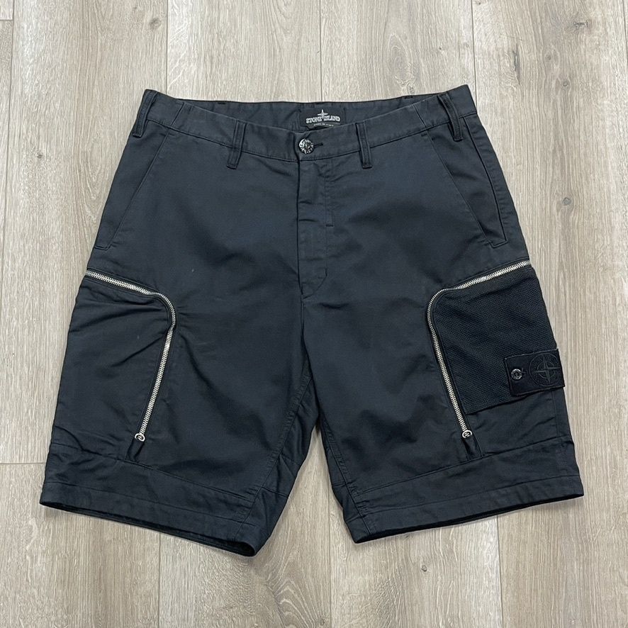 Stone Island Shadow Project Black Cargo Bermuda Shorts size 32 Pre-Owned