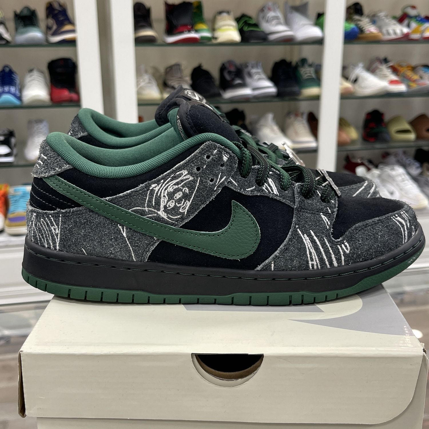 Nike SB Dunk Low There Skateboards, Shoe Size: US M 9.5, Product Condition: Pre-Owned