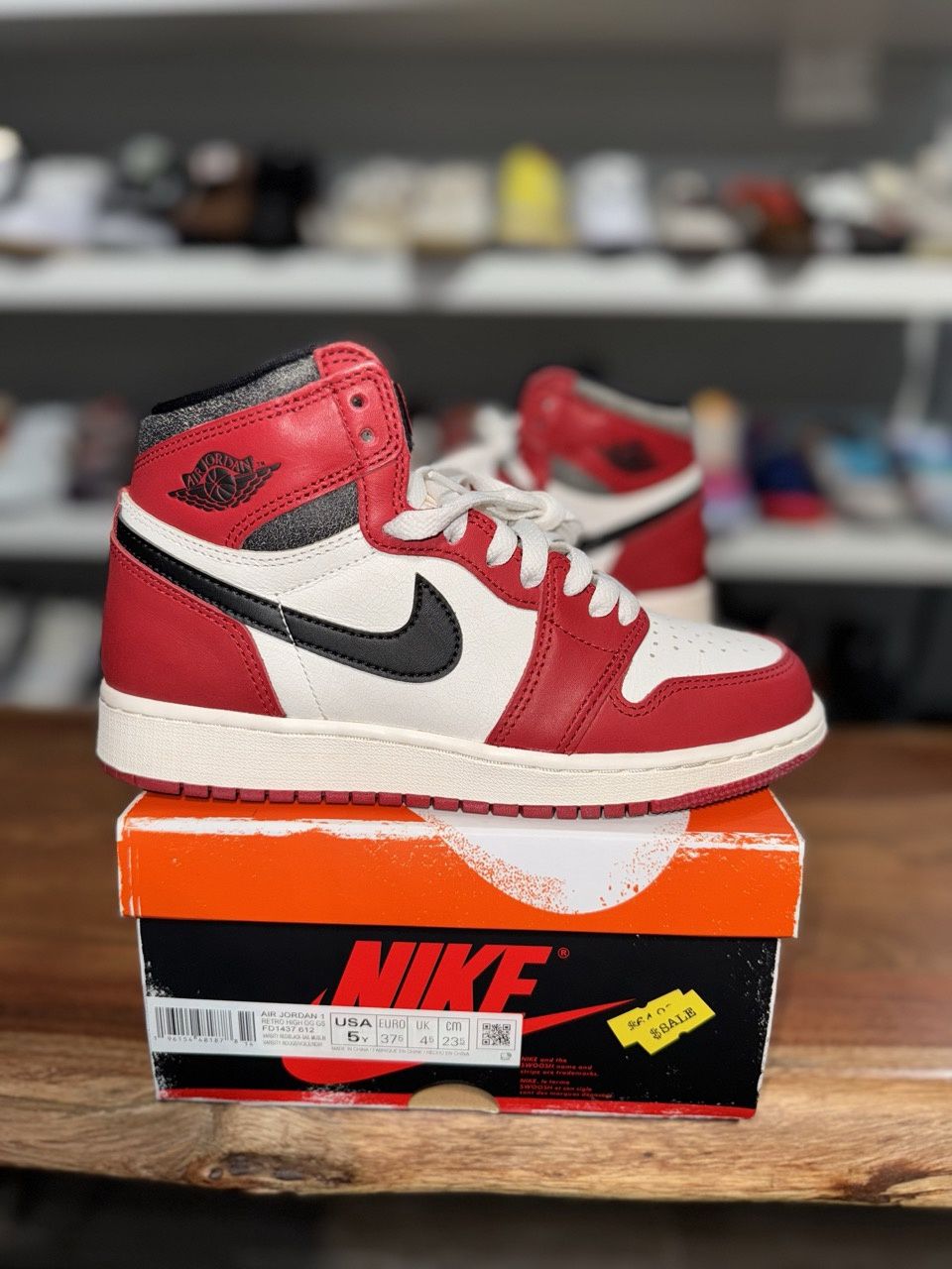 Jordan 1 Retro High OG Chicago Lost and Found (GS) - Pre-Owned, Shoe Size: US 5Y, Product Condition: Pre-Owned