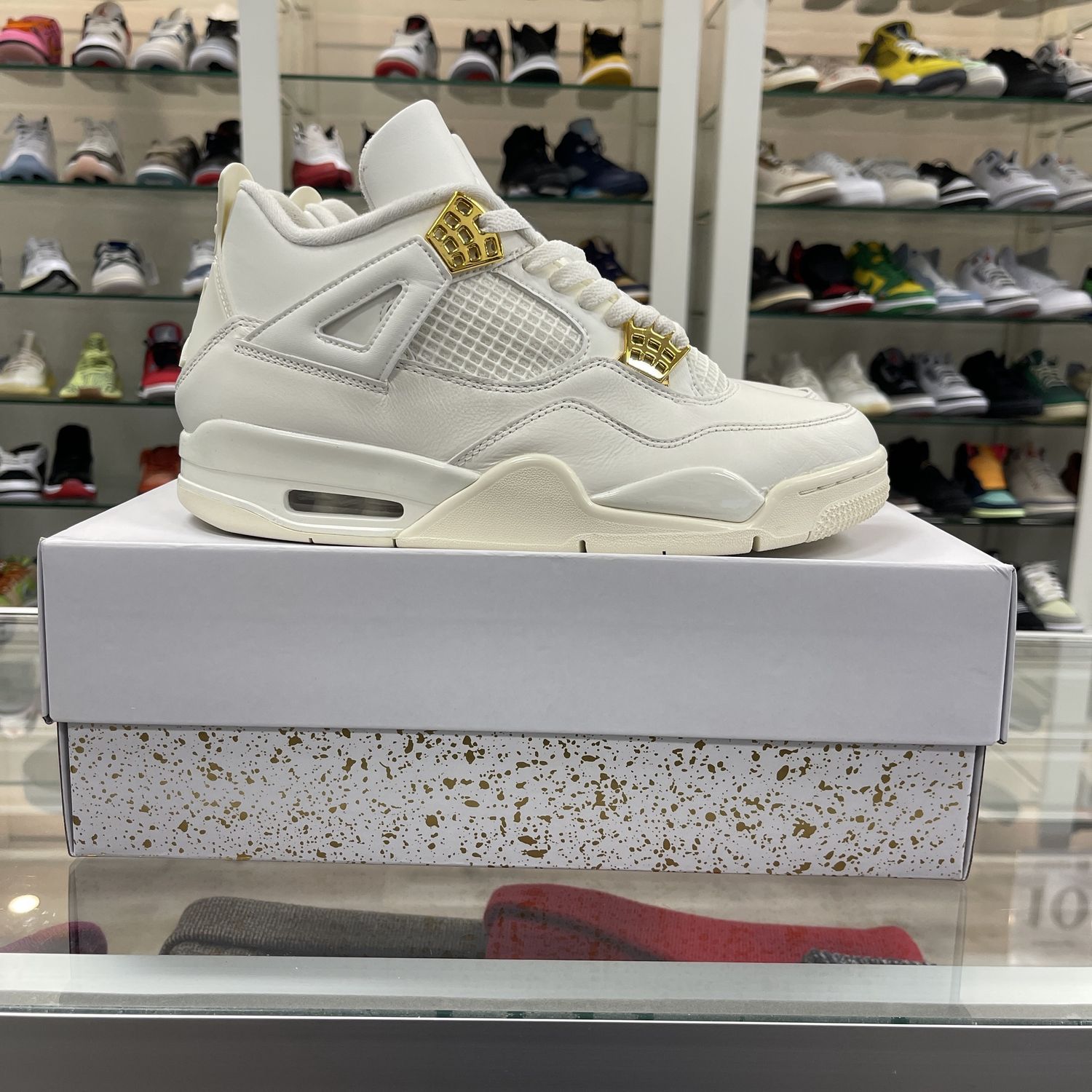 Jordan 4 Retro Metallic Gold (W) • Pre-Owned, Shoe Size: US W 7, Product Condition: Pre-Owned