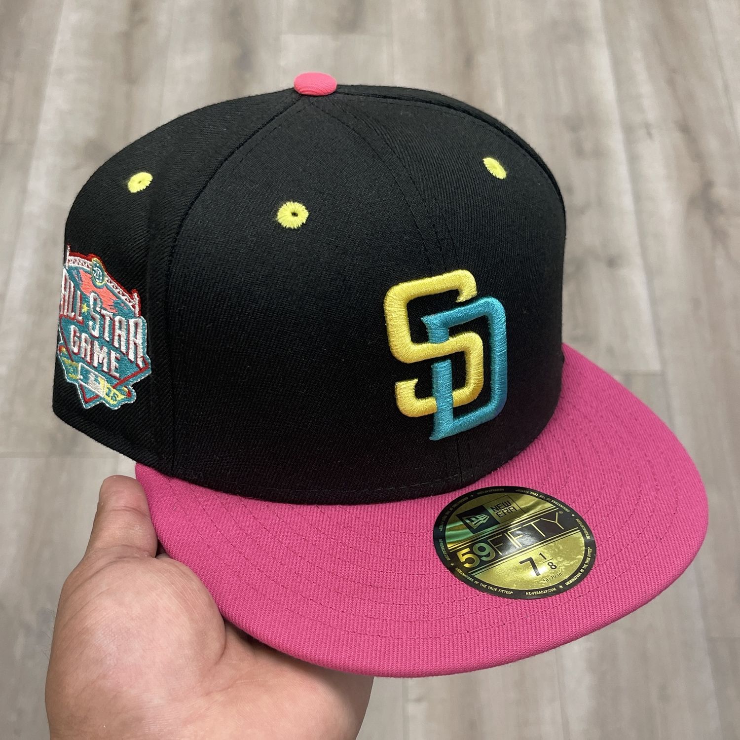 Fitted San Diego Padres • Pre-Owned