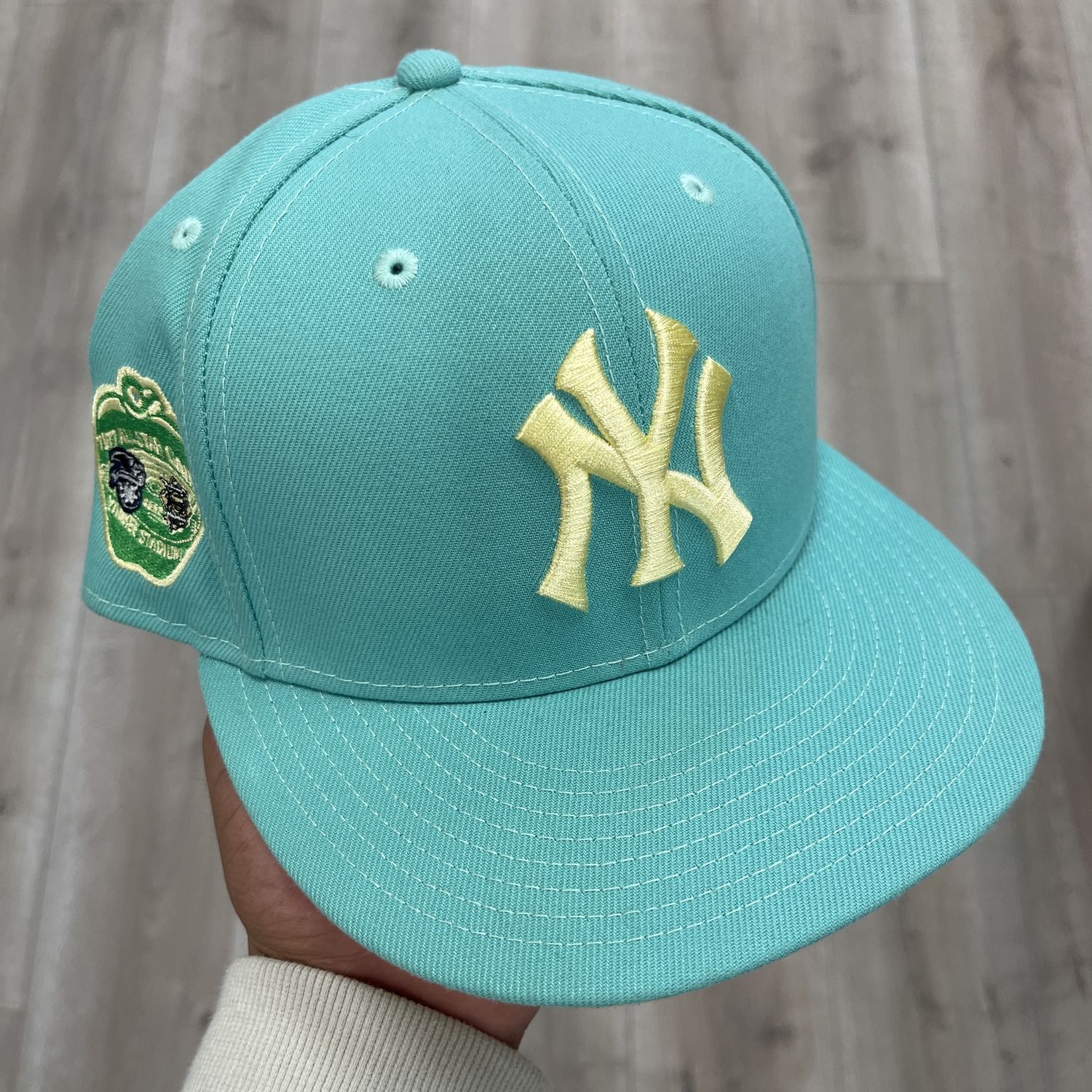 New Era York Yankees Mint Green fitted Hat size 7 1/4 Pre-Owned