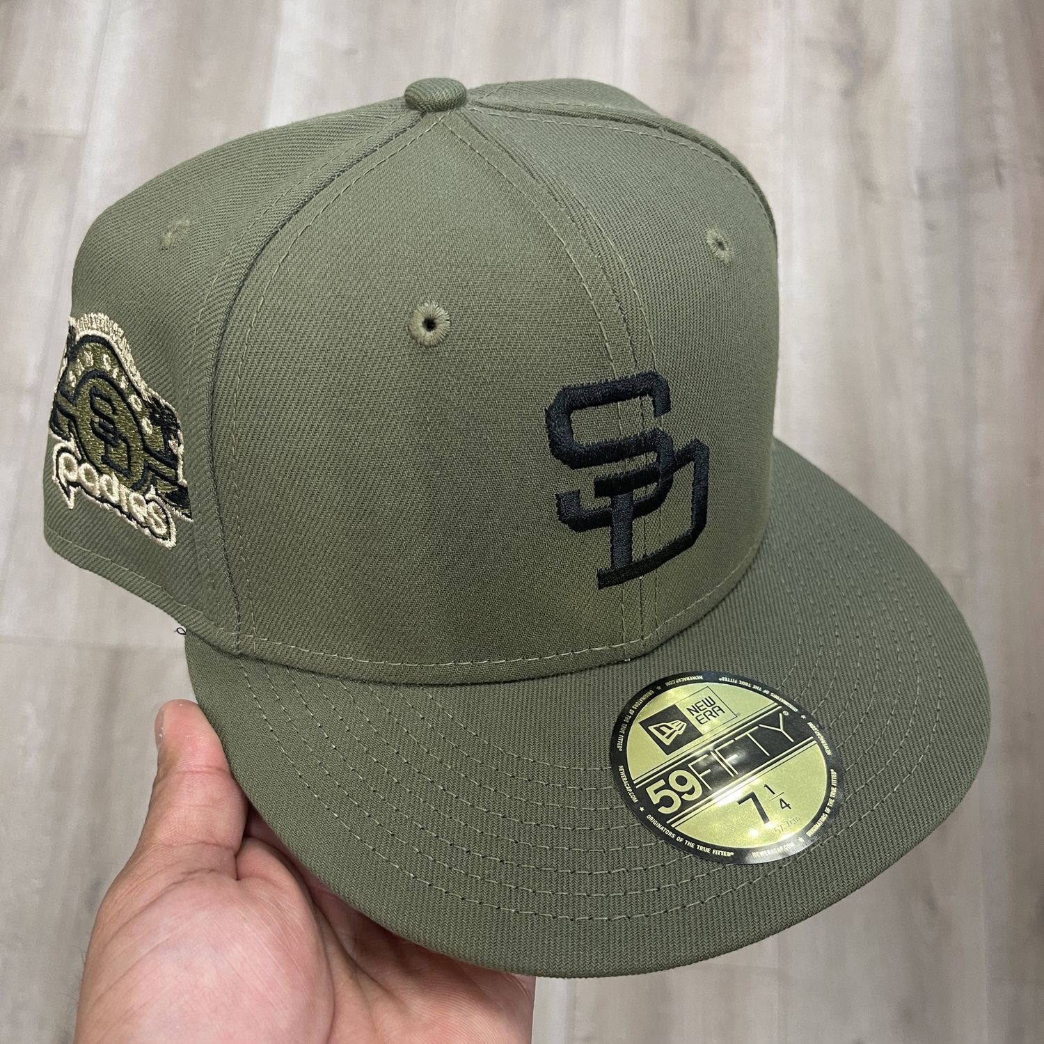San Diego Padres Olive Green Camo Brim Size 7 1/4 Pre-Owned