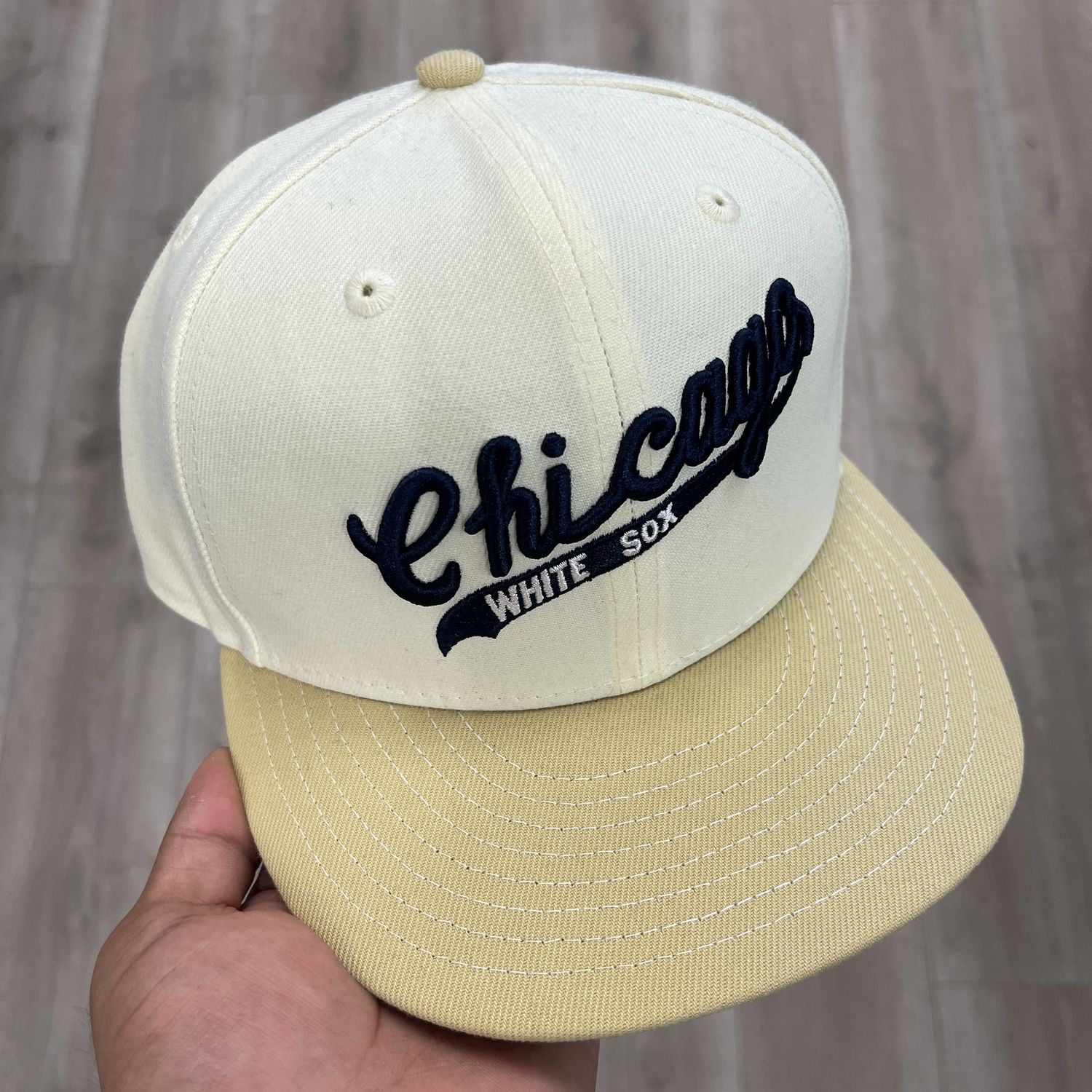 Chicago White Sox Cream Fitted Hat Size 7 1/4 Pre-Owned