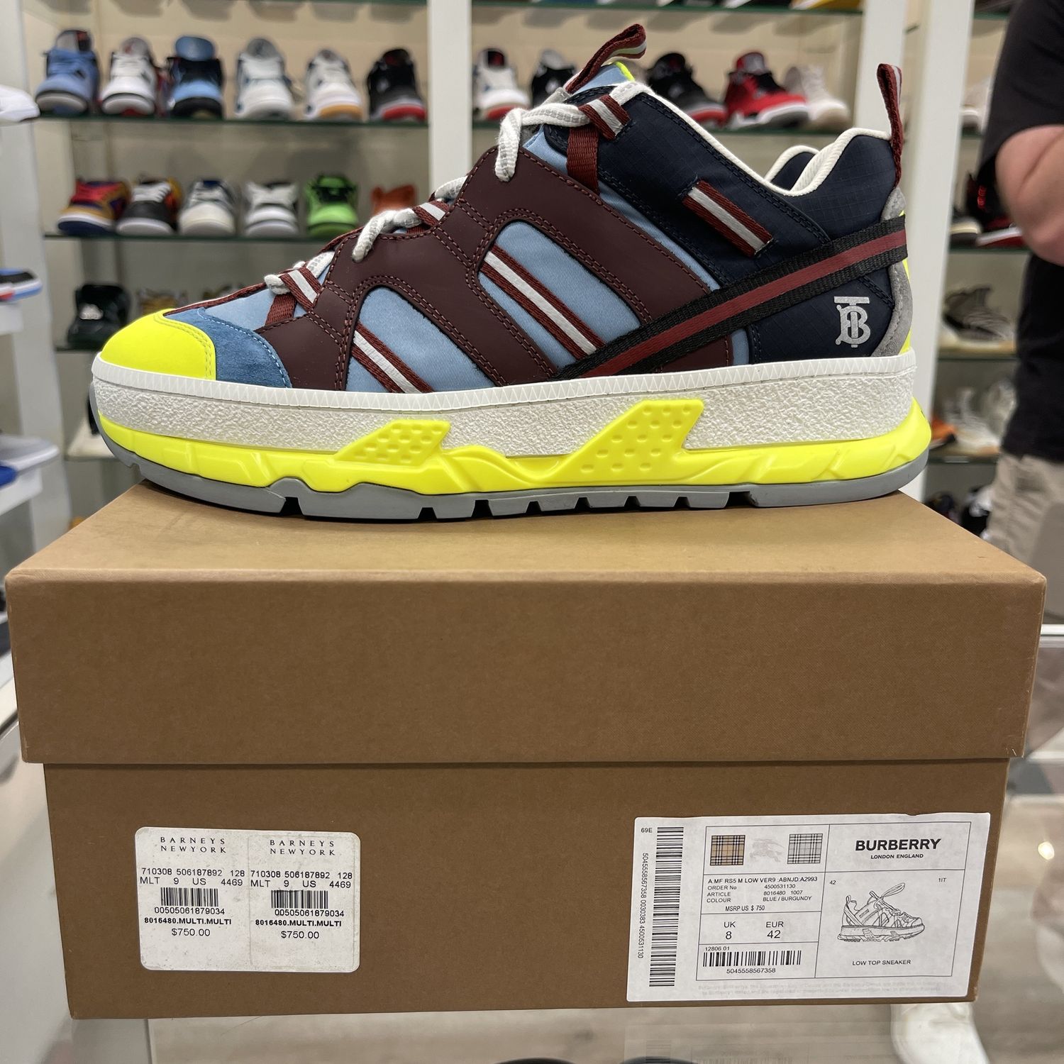 Burberry Sneaker • Pre-Owned