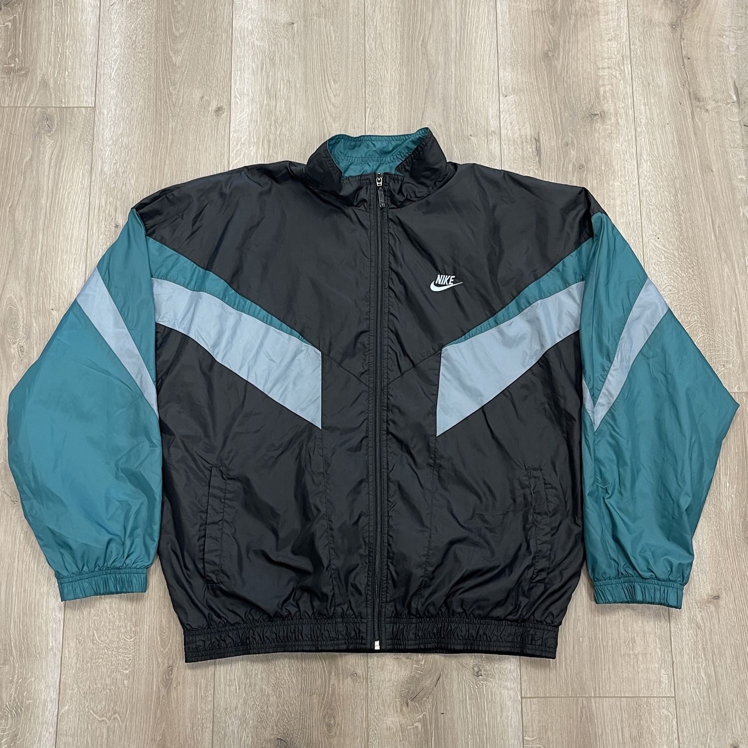 Vintage Nike Men&#39;s Green and Black Jacket