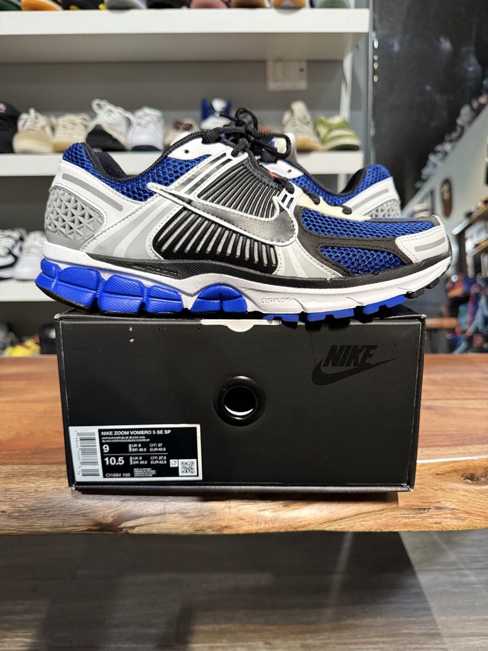 Nike Zoom Vomero 5 White Racer Blue Black - Pre-Owned, Product Condition: Pre-Owned, Shoe Size: US M 9