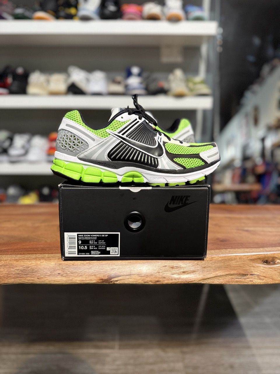 Nike Zoom Vomero 5 Electric Green Black - Pre-Owned, Shoe Size: US M 9, Product Condition: Pre-Owned