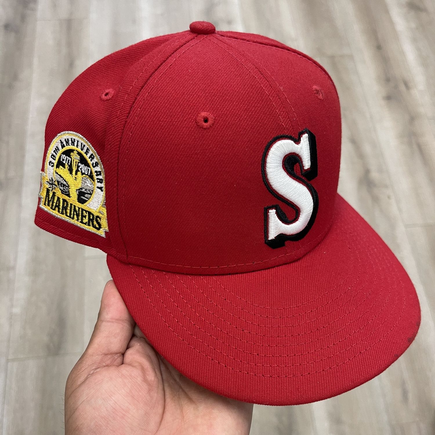 Seattle Mariners Red Hat • Pre-Owned