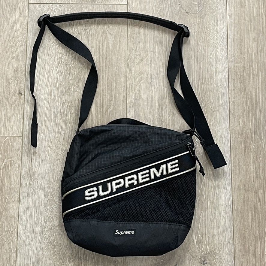 Supreme Shoulder Bag black Pre-Owned