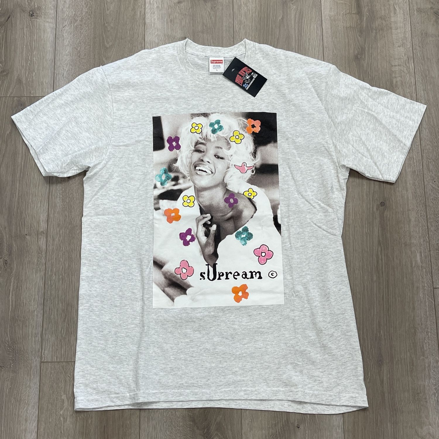 SS20 Supreme Naomi Tee size Large Pre-Owned