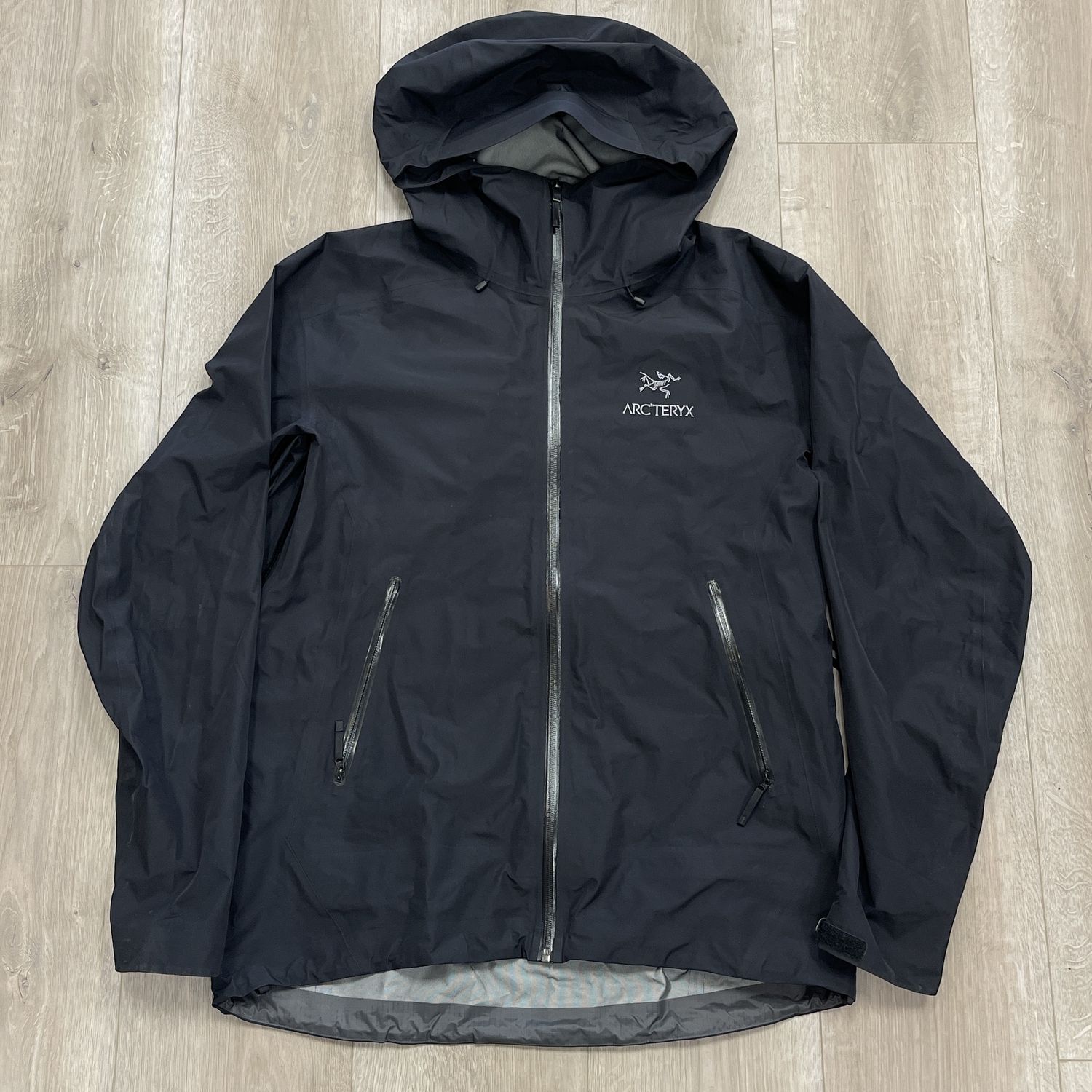 Arc&#39;Teryx Black Jacket • Pre-Owned