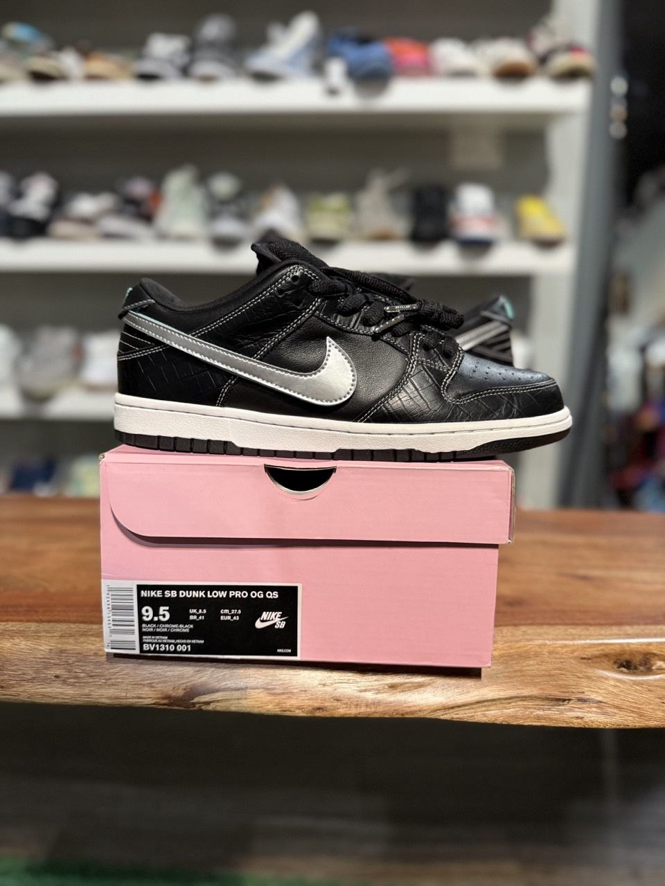 Nike SB Dunk Low Diamond Supply Co. Black Diamond • Pre-Owned, Shoe Size: US M 9.5, Product Condition: Pre-Owned
