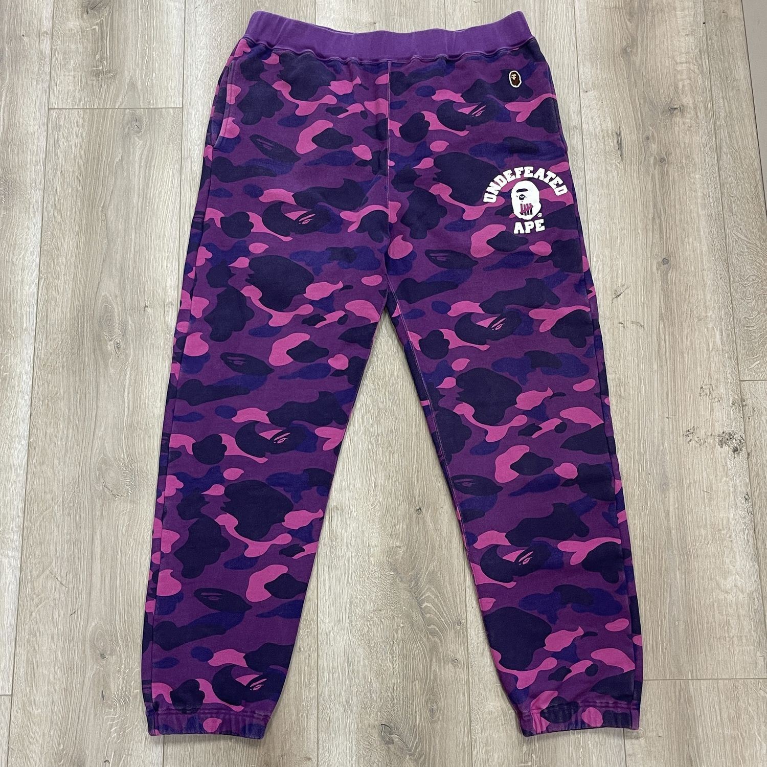 BAPE × Undefeated purple camo sweat pants - Pre-Owned
