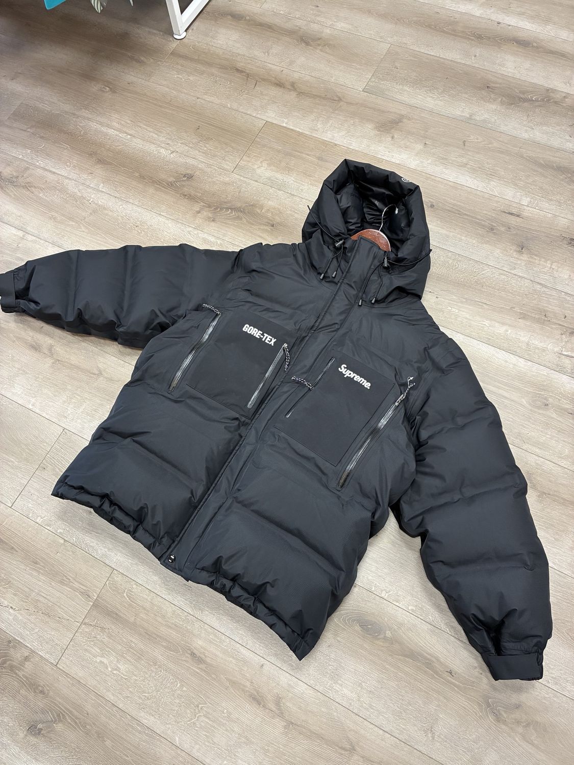 Supreme GORE-TEX 700-Fill Down Parka (FW19) Black - Pre-Owned, Clothing Size: L, Product Condition: Pre-Owned