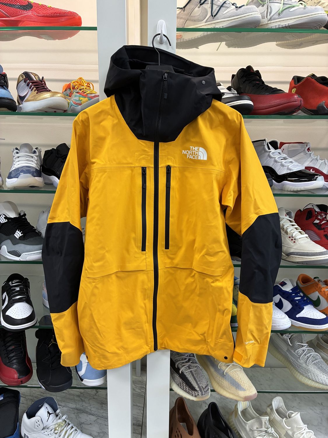 NWT The North Face Mens L5 Ski Jacket Summit Gld/Black Yellow Waterproof M, Clothing Size: M, Product Condition: Pre-Owned