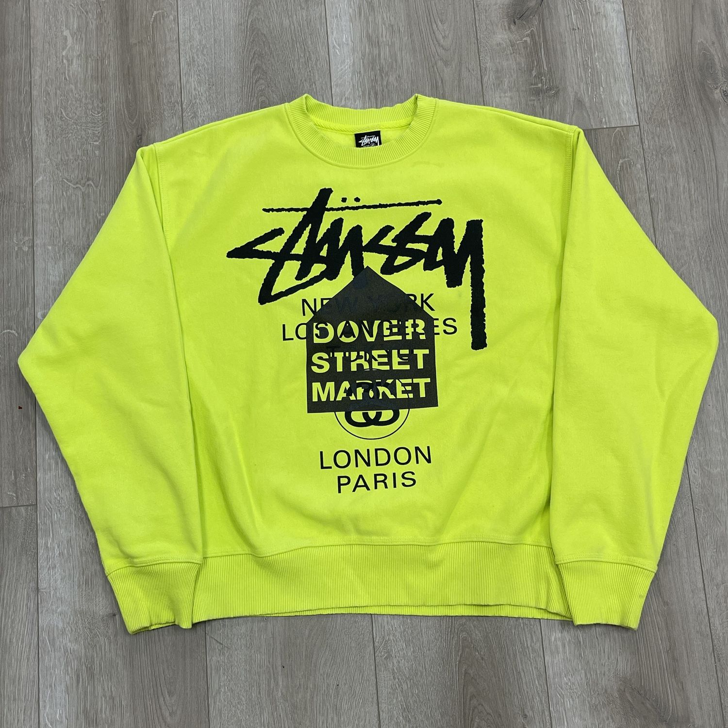 Stussy DSM World Tour Crew Keylime - Pre-Owned, Clothing Size: M, Product Condition: Pre-Owned