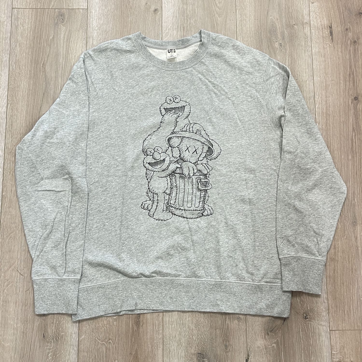 Kaws X Uniqlo X Sesame Street Companion Trash Can Outline Sweatshirt - Pre Owned, Product Condition: Pre-Owned, Clothing Size: XL