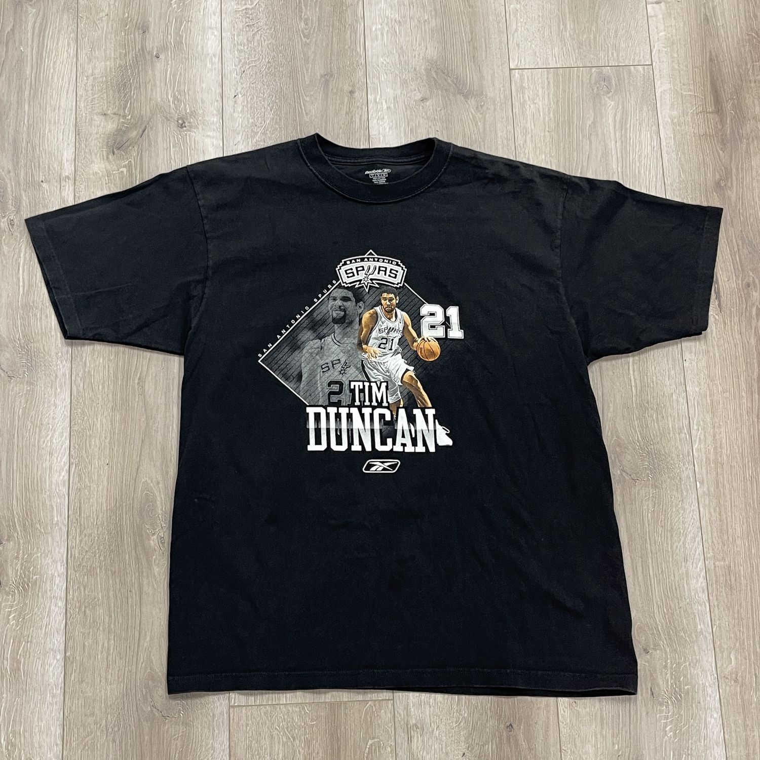 Tim Duncan San Antonio Spurs NBA Reebok Tee - Pre Owned, Product Condition: Pre-Owned, Clothing Size: L