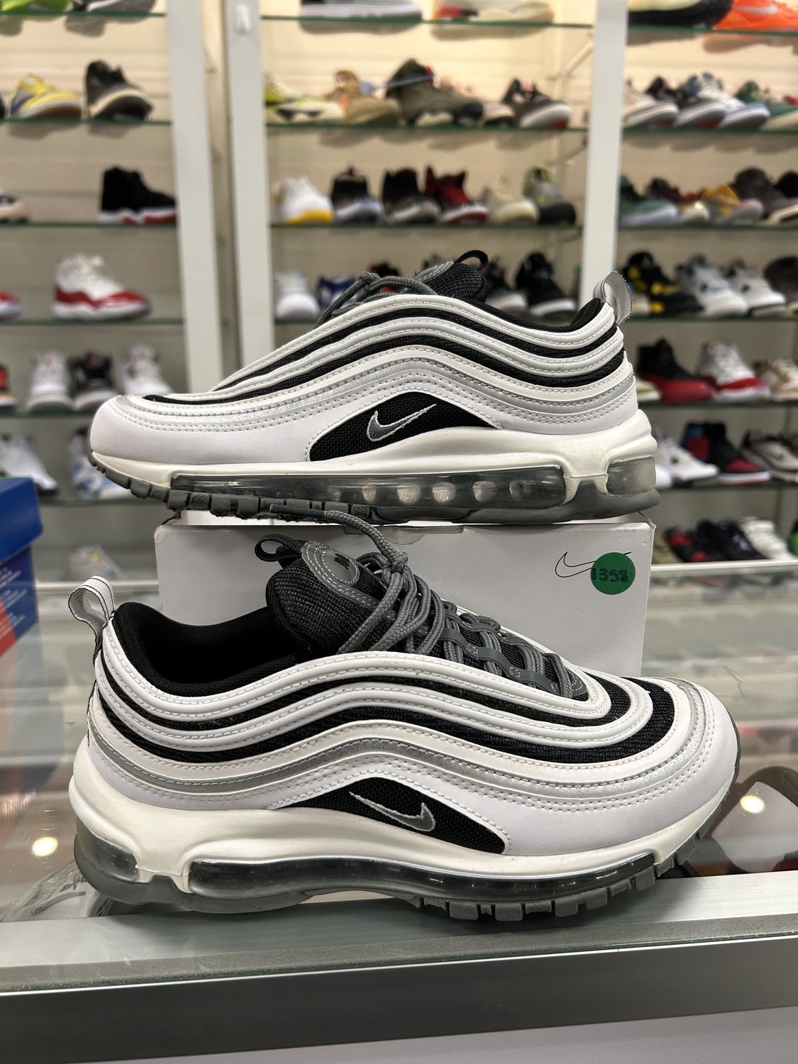 Nike Airmax low Black &amp; White - Pre-Owned