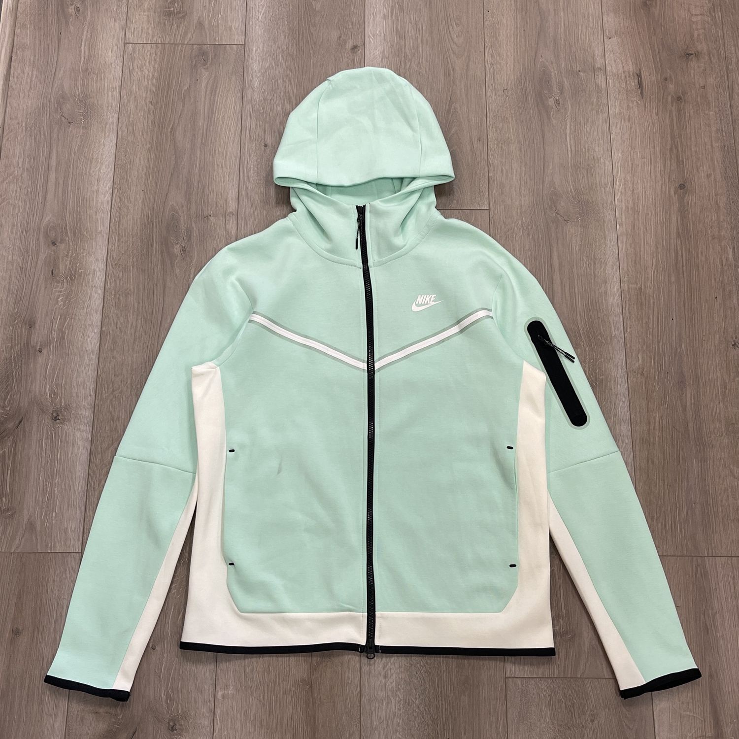 Nike Men&#39;s Sportswear Tech Fleece Full-Zip Hoodie - New, Product Condition: Brand New, Clothing Size: M